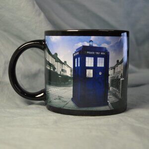 14 oz 2014 disappearing Tardis Dr. Who mug (w957)